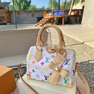 LOUIS VUITTON    2025新款女生時尚包包 尺寸：20*14CM