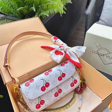 LOUIS VUITTON    2025新款女生時尚包包 尺寸：22*12CM