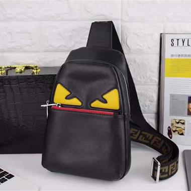 FENDI   2025新款男生時尚包包 尺寸：19*26*6.5CM