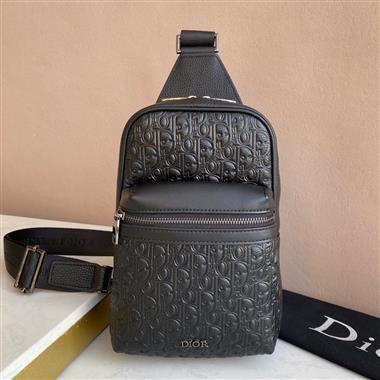 DIOR   2025新款時男生時尚包包   尺寸：17*26*8CM
