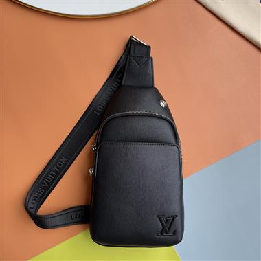 LOUIS VUITTON    2025新款時男生時尚包包   尺寸：30×17×5CM