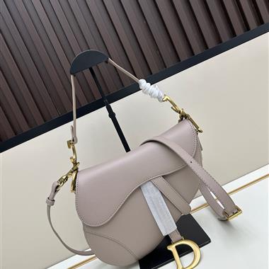 DIOR   2025新款時女生時尚包包   尺寸：25.5 x 20 x 6.5CM