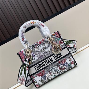 DIOR   2025新款時女生時尚包包   尺寸：24*20*11CM