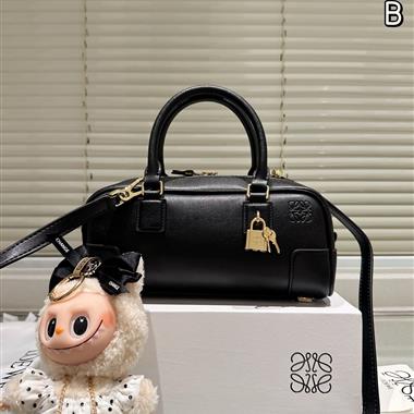 LOEWE   2025新款時女生時尚包包   尺寸：24*13CM