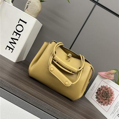 LOEWE    2025新款時女生時尚包包   尺寸：23.5*10*19CM