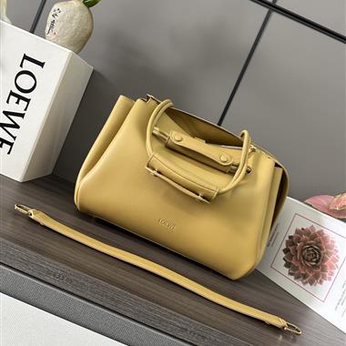 LOEWE    2025新款時女生時尚包包   尺寸：28.5*11*23CM