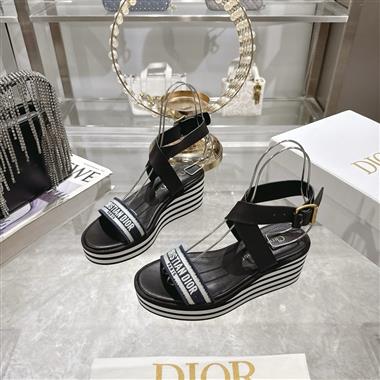 DIOR   2025新款女生休閒時尚鞋子