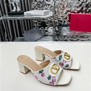 Valentino   2025新款女生休閒時尚鞋子