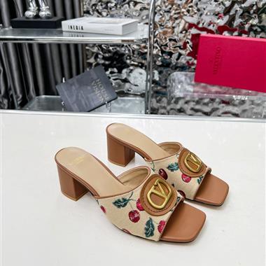 Valentino   2025新款女生休閒時尚鞋子