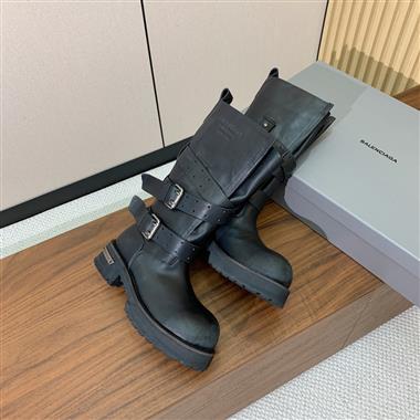 Balenciaga    2025新款女生休閒時尚鞋子