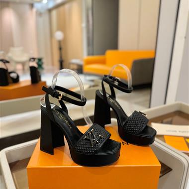 Louis Vuitton    2025新款女生休閒時尚鞋子