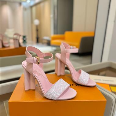 Louis Vuitton    2025新款女生休閒時尚鞋子