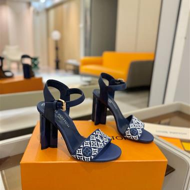 Louis Vuitton    2025新款女生休閒時尚鞋子