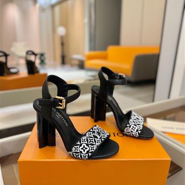 Louis Vuitton    2025新款女生休閒時尚鞋子