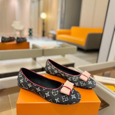 Louis Vuitton    2025新款女生休閒時尚鞋子