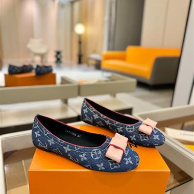 Louis Vuitton    2025新款女生休閒時尚鞋子