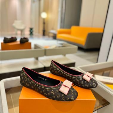 Louis Vuitton    2025新款女生休閒時尚鞋子
