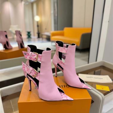 Louis Vuitton    2025新款女生休閒時尚鞋子