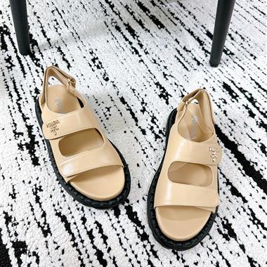 PRADA   2025新款女生休閒時尚鞋子