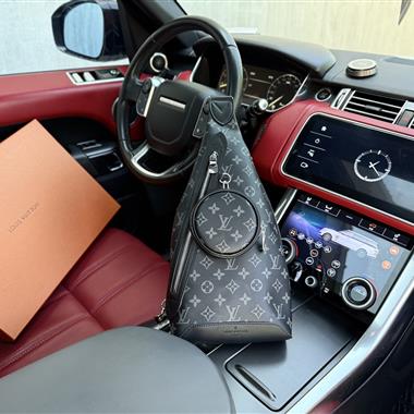LOUIS VUITTON   2025新款男生時尚包包 尺寸：20x42x6CM