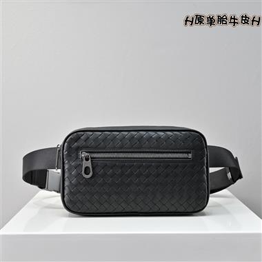 BOTTEGA VENETA  2025新款男生時尚包包 尺寸：24-13-5CM