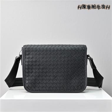 BOTTEGA VENETA  2025新款男生時尚包包 尺寸：25-20-6CM