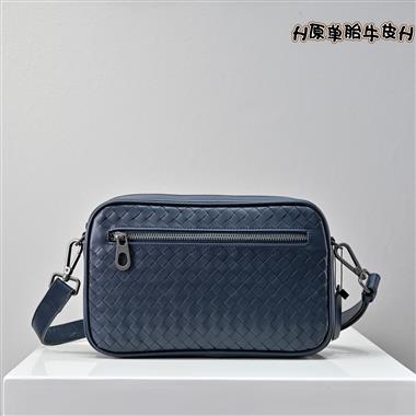 BOTTEGA VENETA  2025新款男生時尚包包 尺寸：26-16-6CM