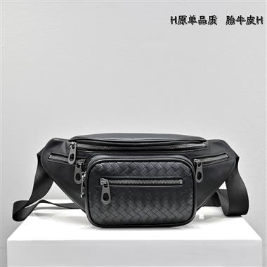 BOTTEGA VENETA  2025新款男生時尚包包 尺寸：30-18-17CM