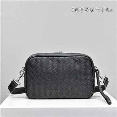 BOTTEGA VENETA  2025新款男生時尚包包 尺寸：24.5-16.5-6.5CM