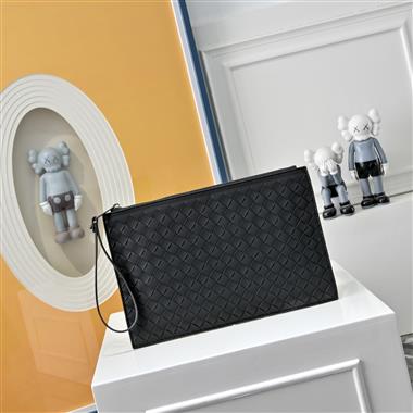 BOTTEGA VENETA  2025新款男生時尚包包