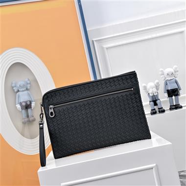 BOTTEGA VENETA  2025新款男生時尚包包  尺寸：33x1x23CM
