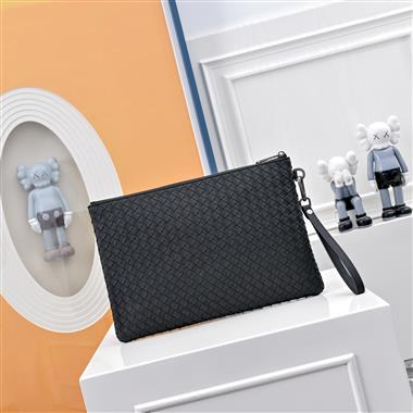 BOTTEGA VENETA  2025新款男生時尚包包  尺寸：31x1x21CM