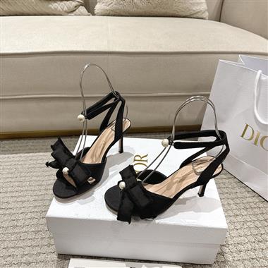 DIOR   2025新款女生休閒時尚鞋子