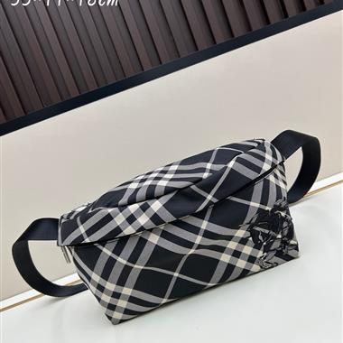 BURBERRY   2025新款l男生時尚包包  尺寸：33*11*18CM