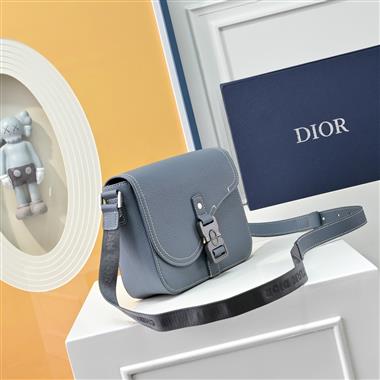 DIOR   2025新款男生時尚包包 尺寸:23*18CM