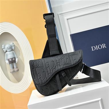 DIOR   2025新款男生時尚包包 尺寸:20 x 28.6 x 5CM