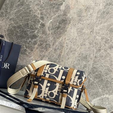 DIOR   2025新款男生時尚包包  尺寸:24 x 18 x 8CM