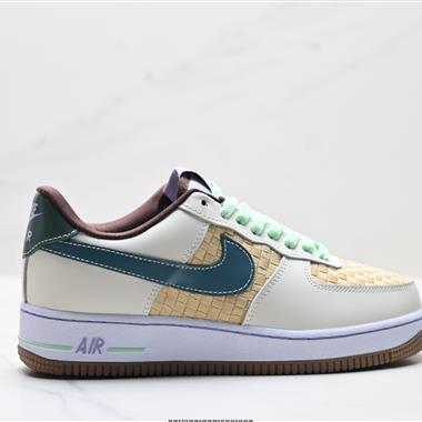 NIKE AIR FORCE 1‘07