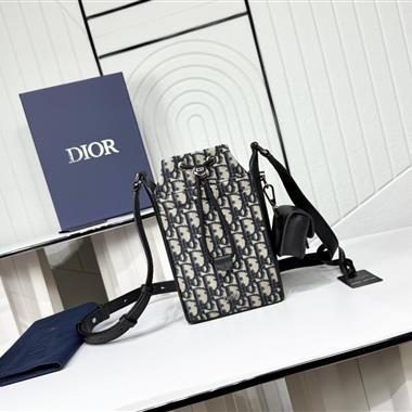 DIOR   2025新款男生時尚包包 尺寸：13.5 x 22 x 7CM