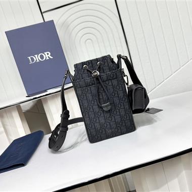 DIOR   2025新款男生時尚包包 尺寸：13.5 x 22 x 7CM