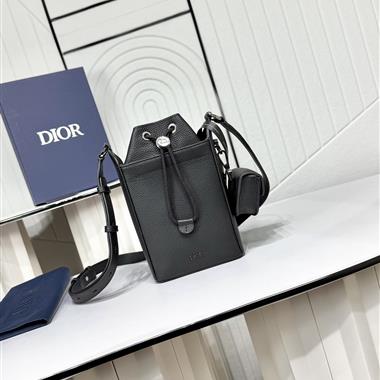 DIOR   2025新款男生時尚包包 尺寸：13.5 x 22 x 7CM