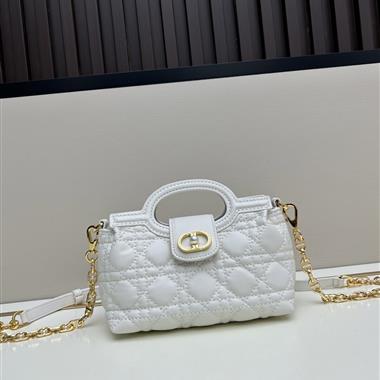 DIOR   2025新款女生時尚包包 尺寸：18.5x 13x8.5CM