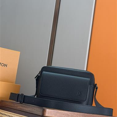 LOUIS VUITTON    2025新款男生時尚包包 尺寸：18 x 9 x 24CM