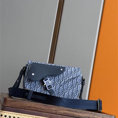 DIOR   2025新款男生時尚包包 尺寸：21 x 16 x5.5CM