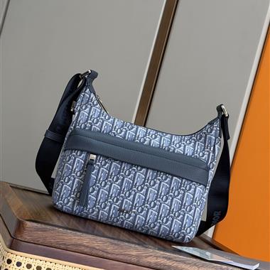 DIOR   2025新款男生時尚包包 尺寸：25 x22 x9CM