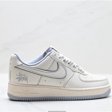 NIKE AIR FORCE 1‘07