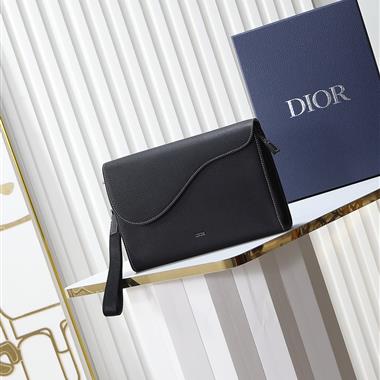 DIOR   2025新款男生時尚包包 尺寸：26*20.5*6.5CM