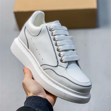 Alexander McQueen Oversized Exaggerated-Sole Suede Leather Sneakers 低幫時裝厚底休閒運動小白板鞋