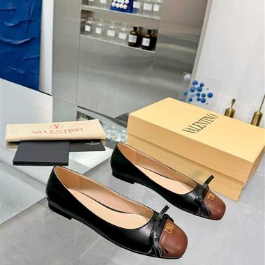 Valentino    2025新款女生休閒時尚鞋子