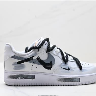 NIKE AIR FORCE 1‘07